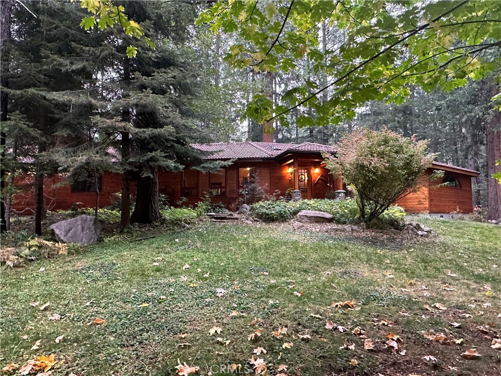 a view of a house with a yard