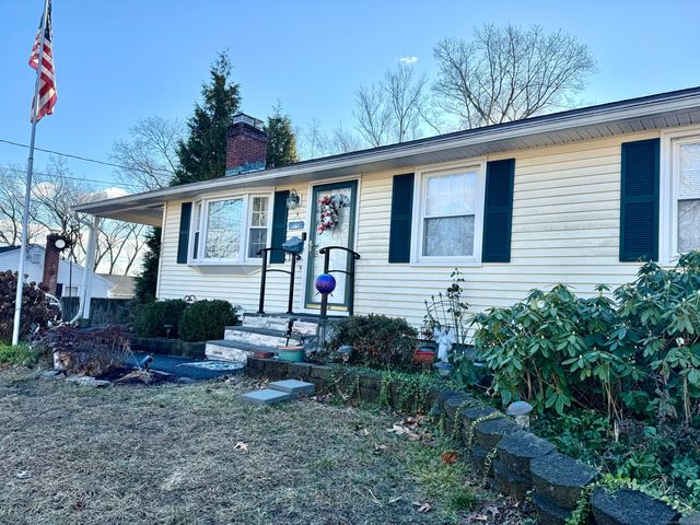 $320,000 | 395 South Elm Street | Windsor Locks