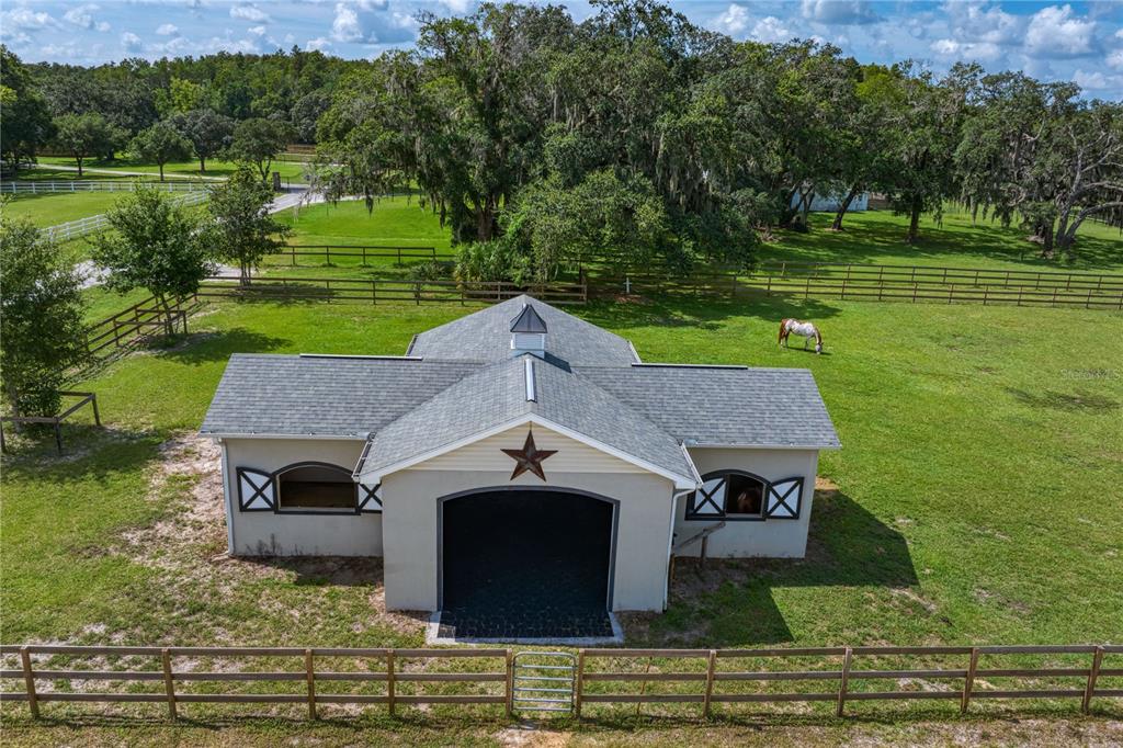 2013 2 Stall Concrete Block Barn