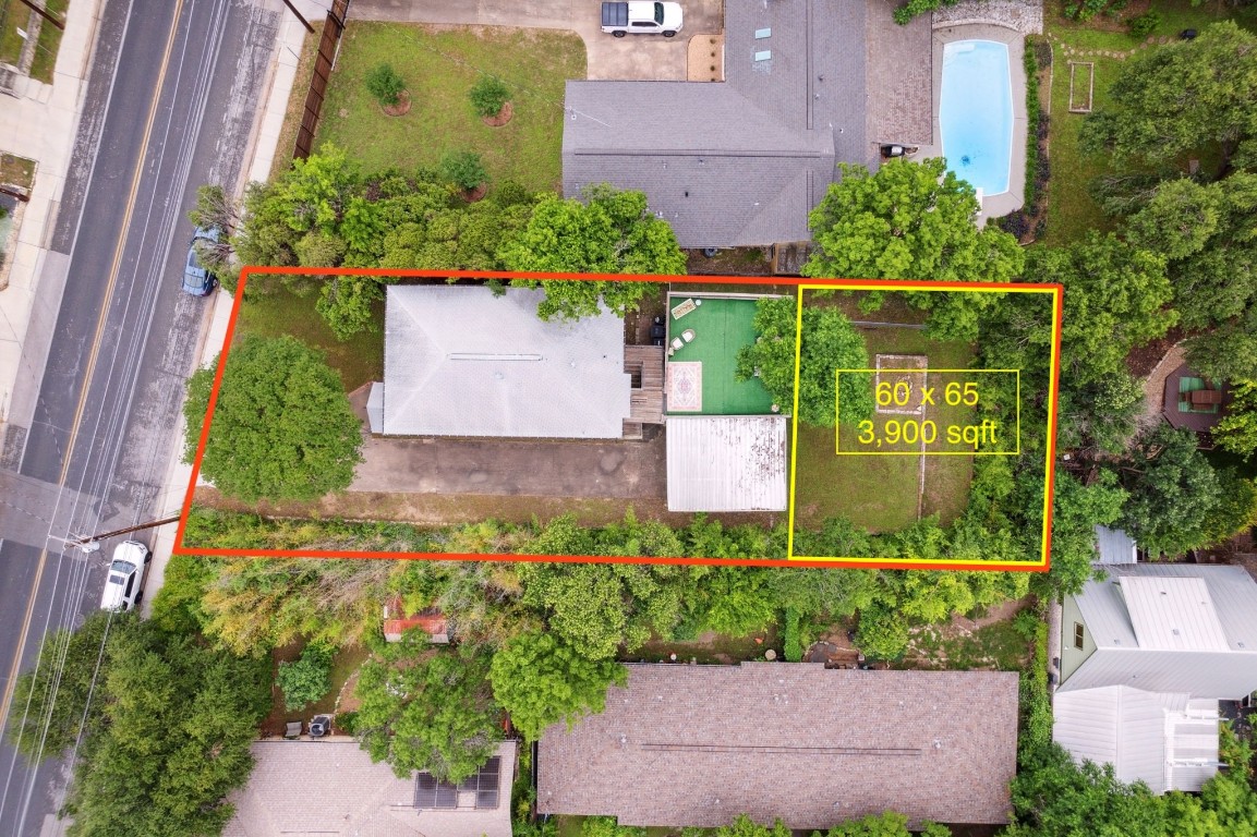 In addition to the duplex, rear area is roughly 60x65 (3,900 sqft) with future development potential or lot subdivision.