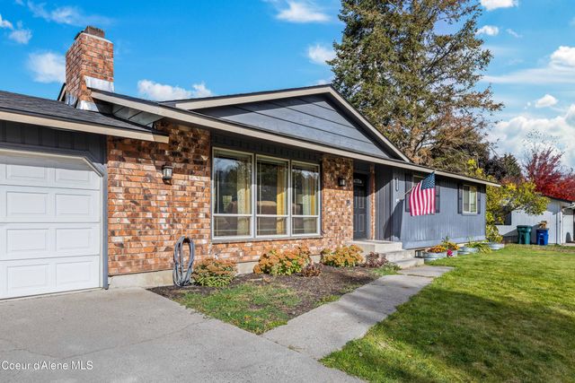 $585,000 | 1611 East Plaza Drive | Milltown