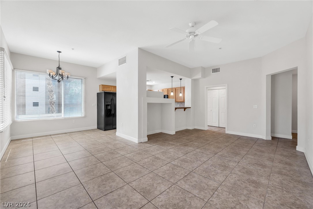 Living/1dining area