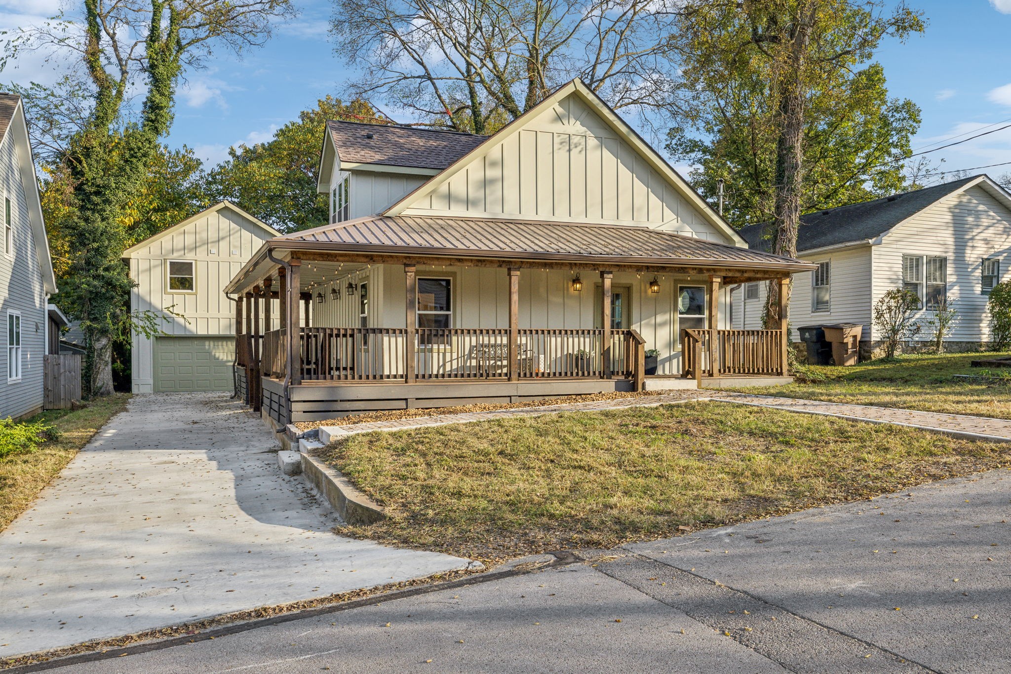 Welcome home to 500 Nichol Road! (just imagine decorating this wrap-around porch for all of the holidays!)