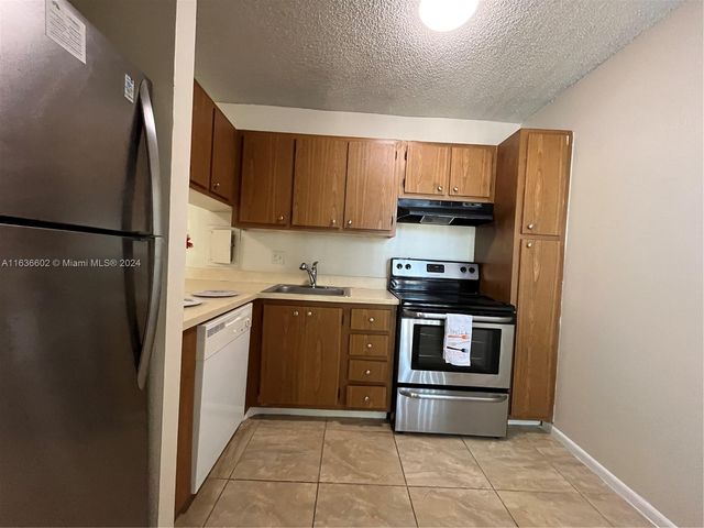 $1,650 | 4021 North University Drive, Unit 210 | Spring Tree