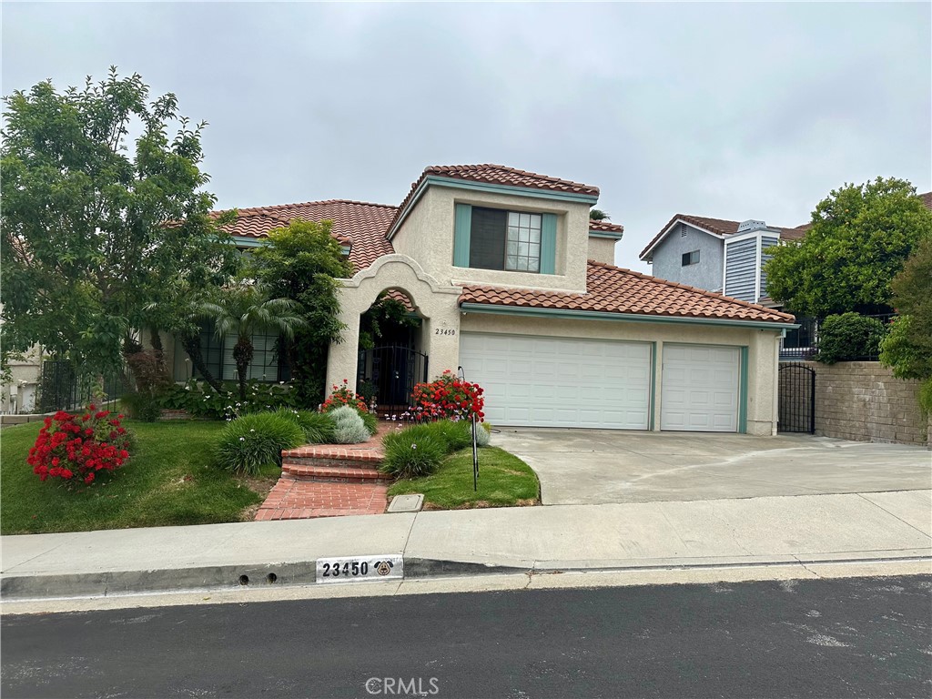 a front view of house with yard