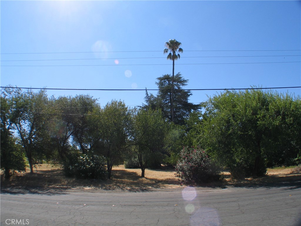 a picture of a street