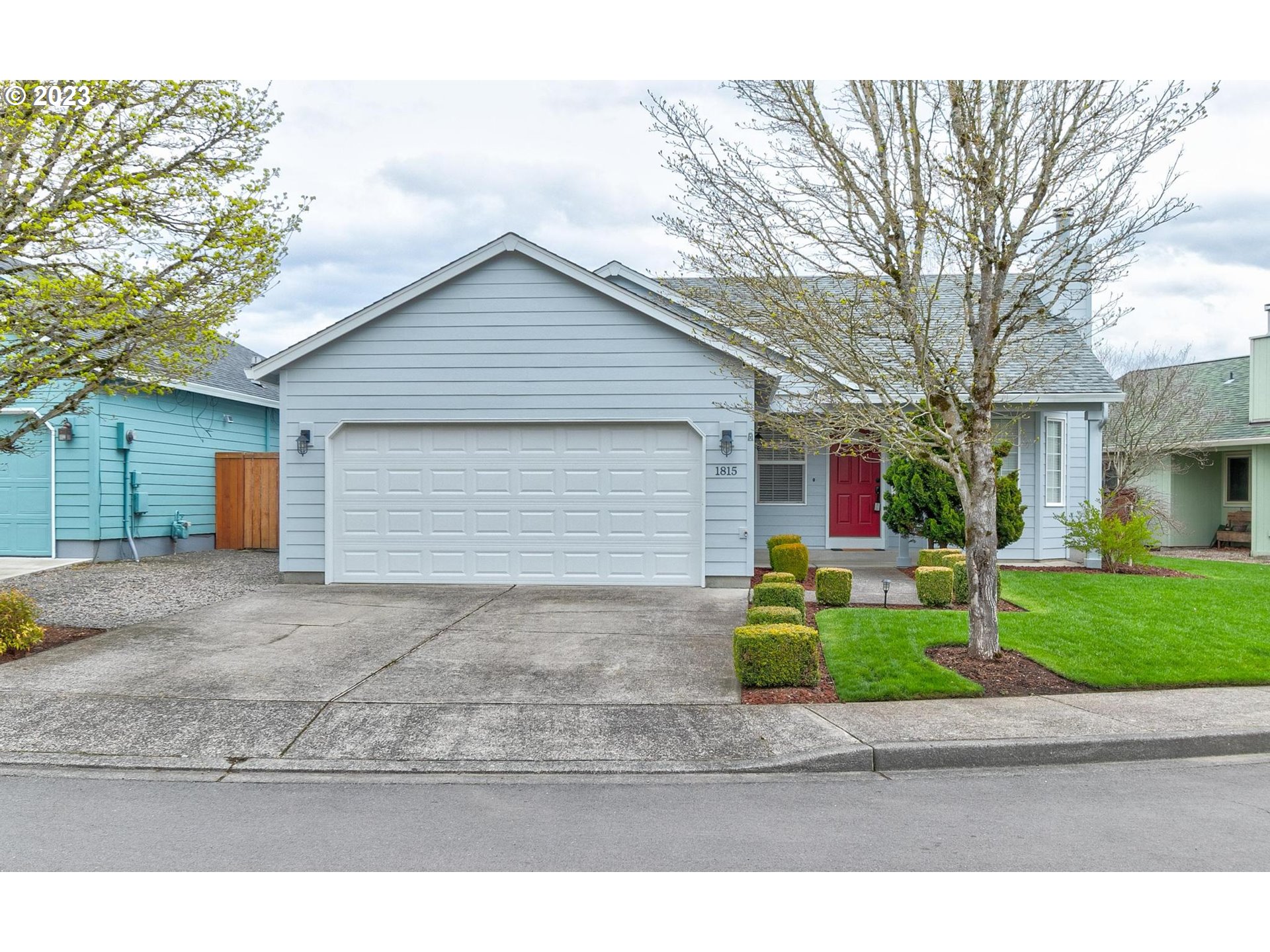 a front view of house with garage and yard