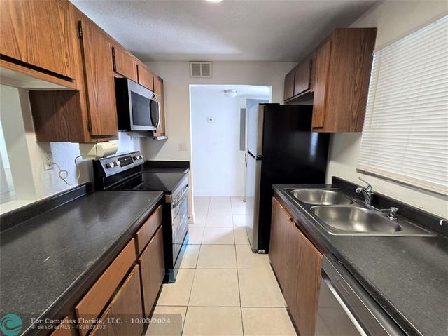 $1,750 | 1850 North Congress Avenue, Unit 311 | Northend