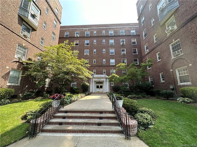 $179,900 | 175-06 Devonshire Road, Unit 4C | Jamaica Estates