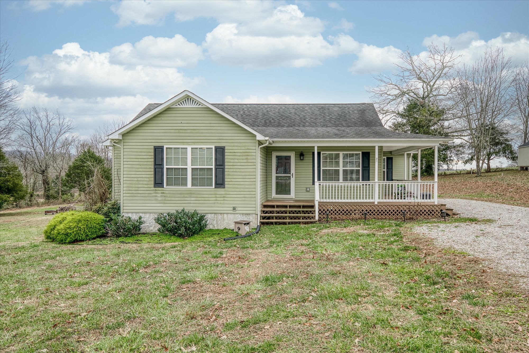 a view of a house with a yard