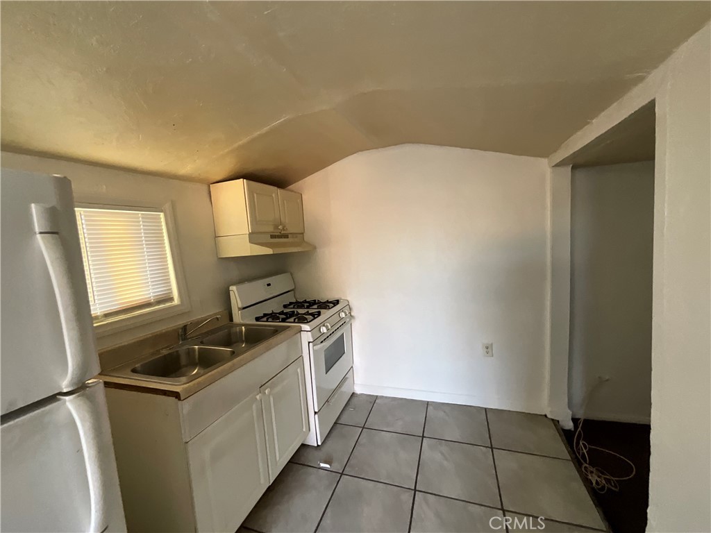 a kitchen with a stove