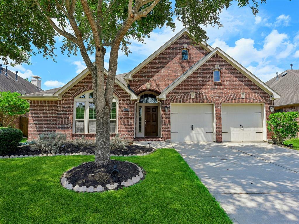 Welcome to 2706 Ginger Cove Ln in desirable Shadow Creek Ranch!