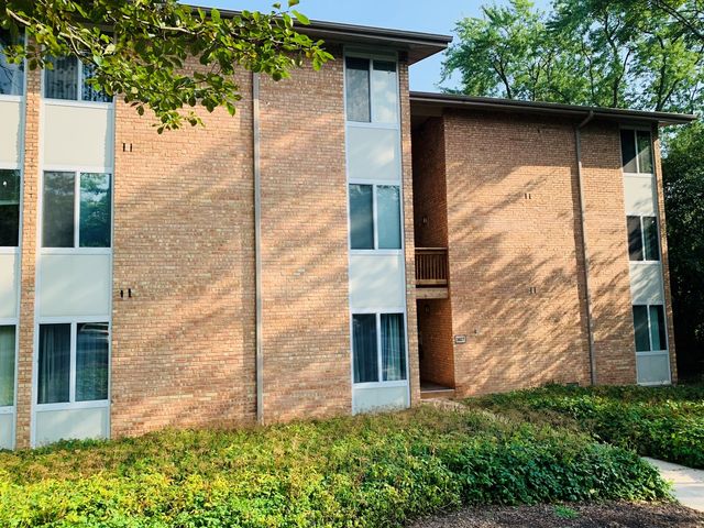 $2,000 | 5827 Oakwood Drive, Unit E | Lisle Township - DuPage County