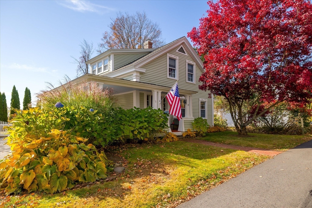 a view of a house with a yard