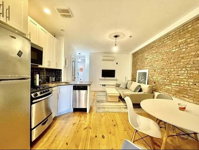 $3,700 | 729 Meeker Avenue, Unit 3R | Greenpoint