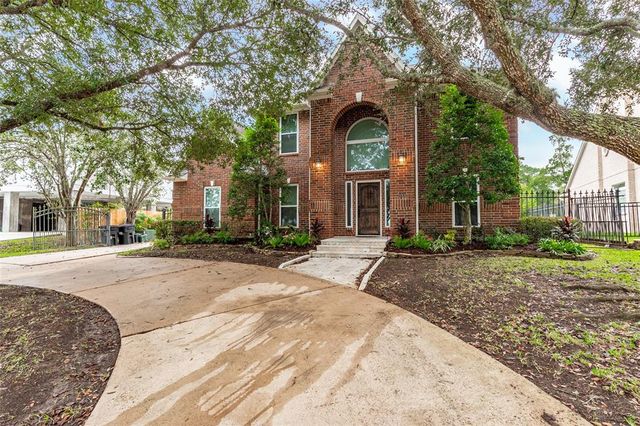 $549,900 | 5490 Apple Blossom Lane | Friendswood