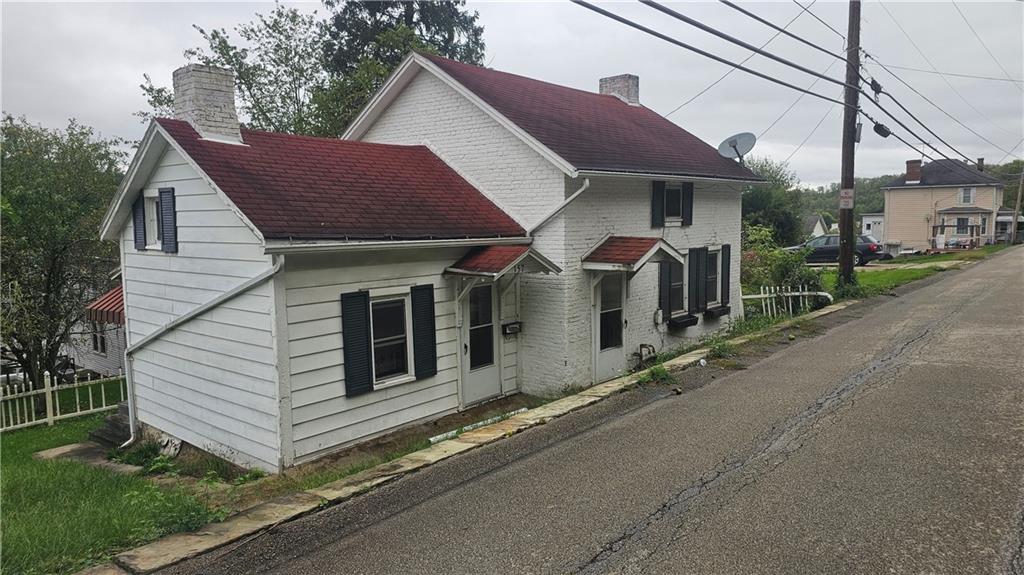 a view of a house front of house