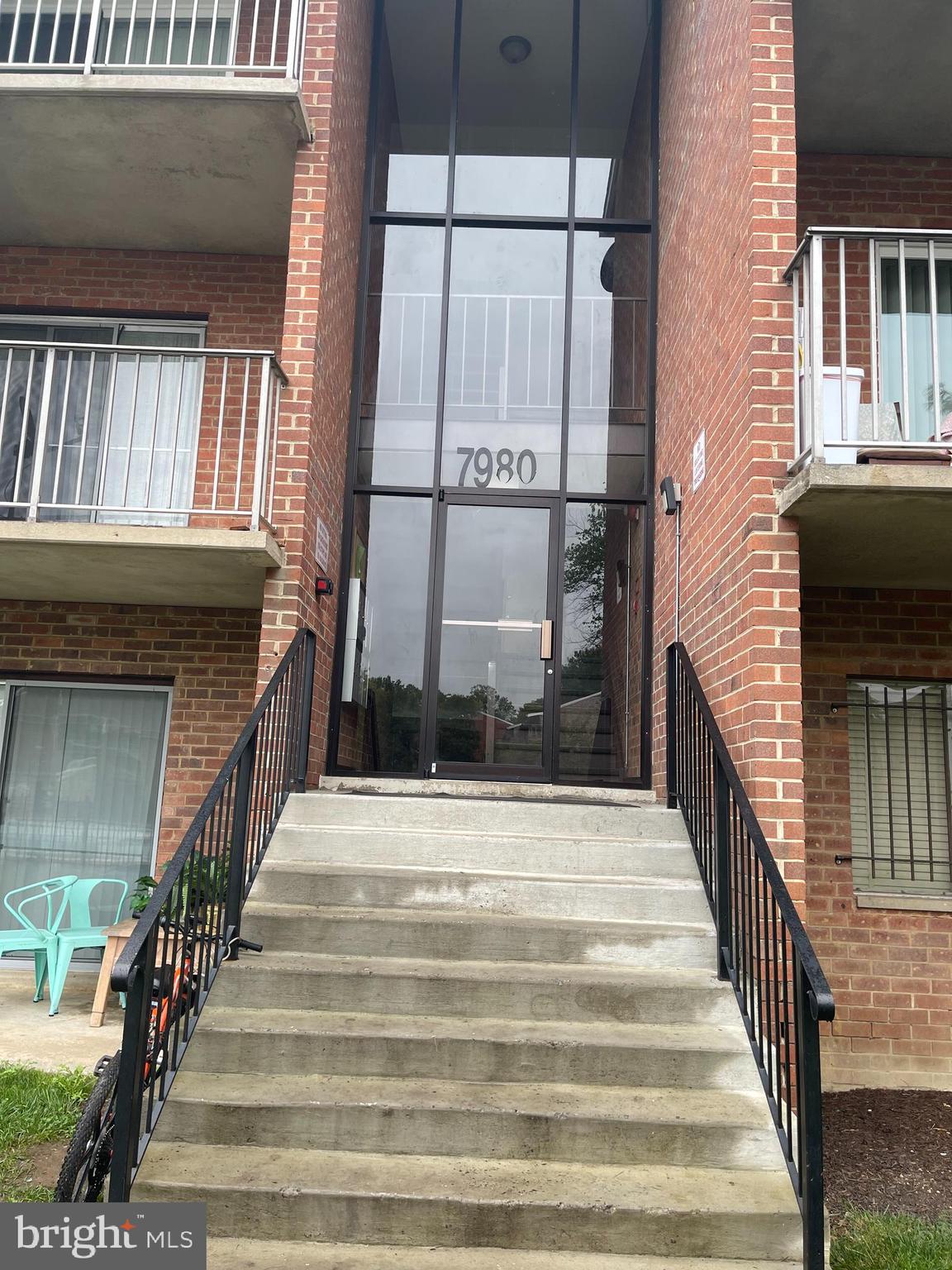 a view of entryway with a front door