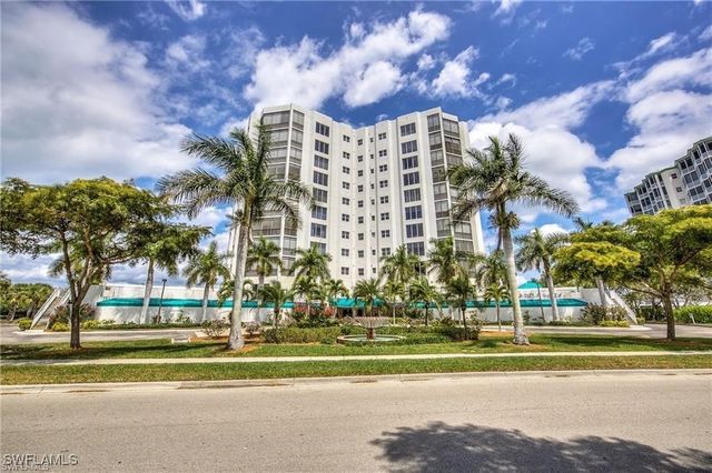 $795,000 | 4183 Bay Beach Lane, Unit 3P1 | Waterside at Bay Beach