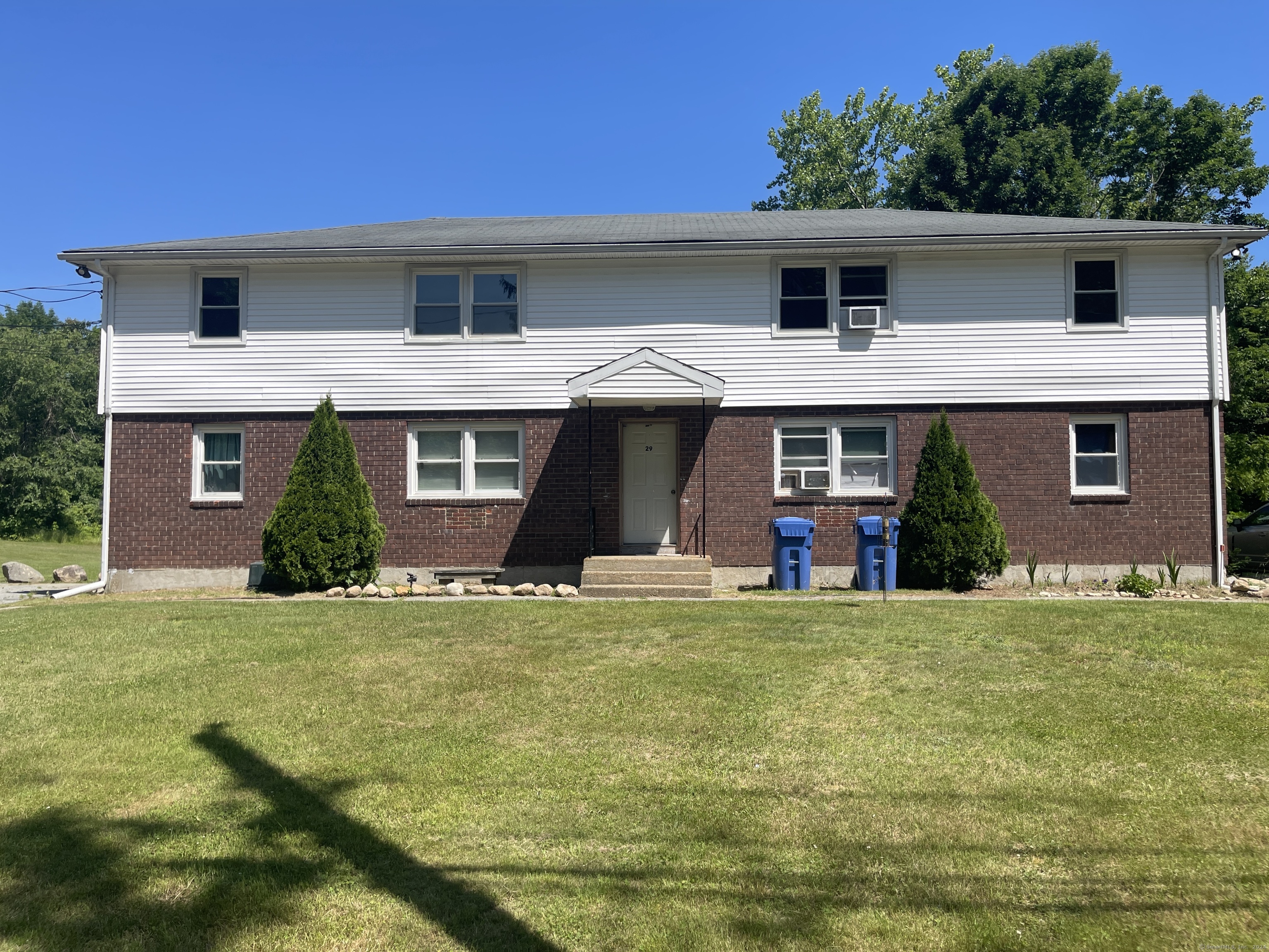 a view of a house with a yard