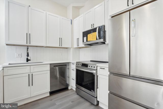 $2,500 | 723 Sansom Street, Unit 2B | Old City