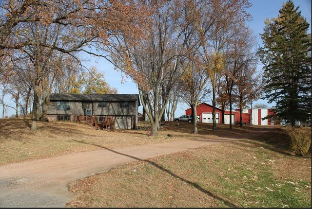 $515,000 | 2908 Hennepin Avenue North | Glencoe Township - McLeod County