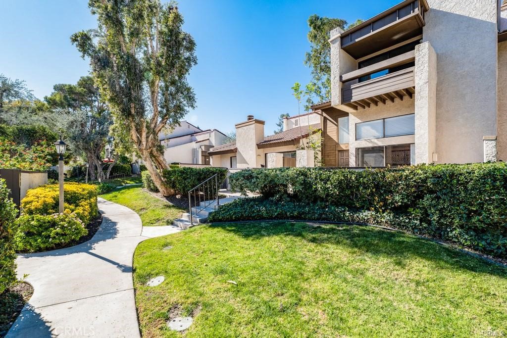 5800 Owensmouth Avenue, Unit 14, Woodland Hills, CA 91367 | Compass