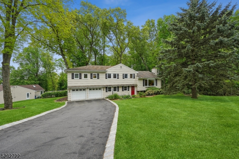 a view of a house with backyard and garden