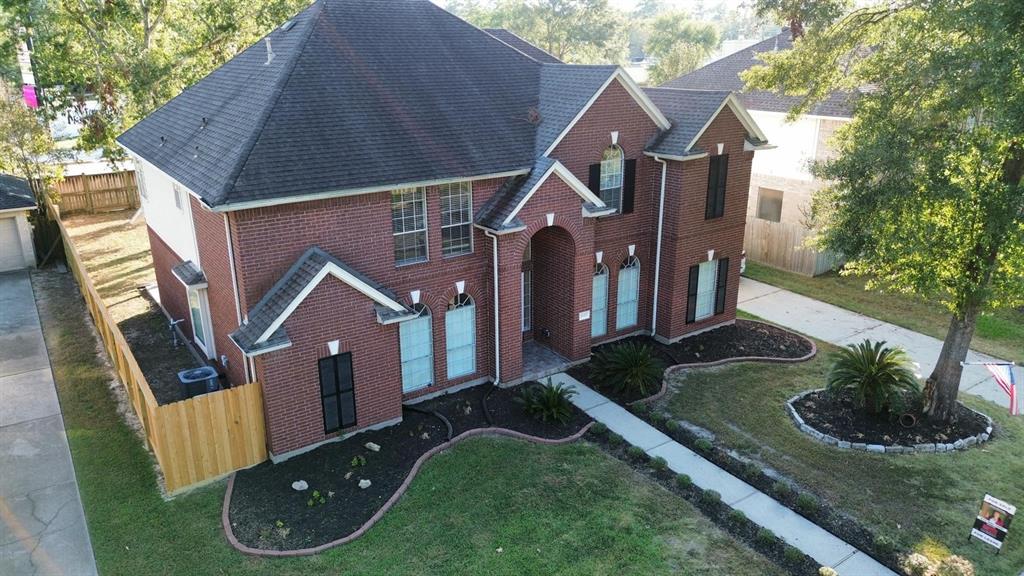 Beautiful traditional home with new fence