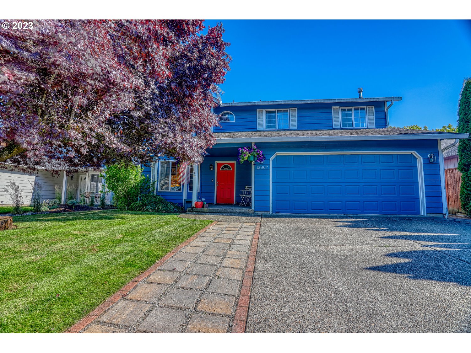 a view of a house with a yard