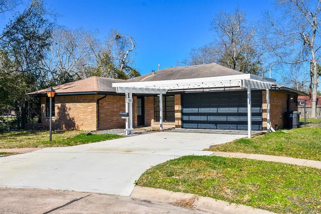 $2,500 | 5122 Hialeah Drive | Oak Forest-Garden Oaks