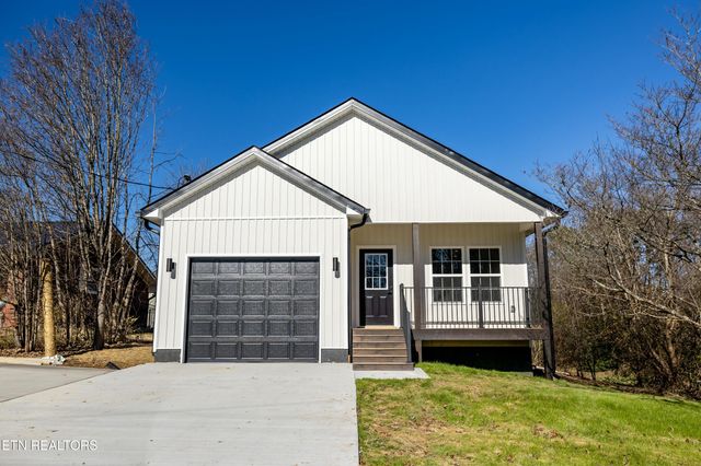 $389,900 | 301 South Boulevard | Greater Marshall Woods