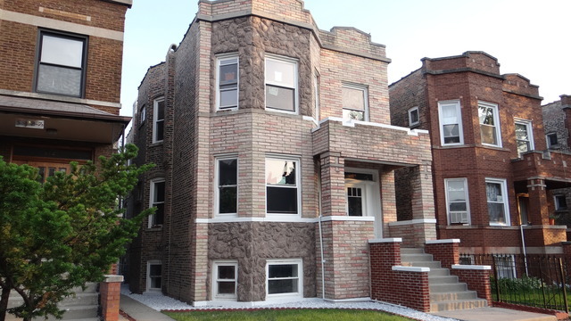 a large building with a lot of windows