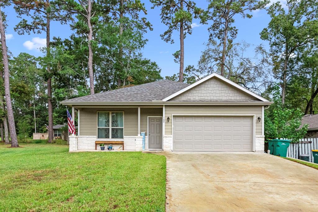 a front view of house with yard