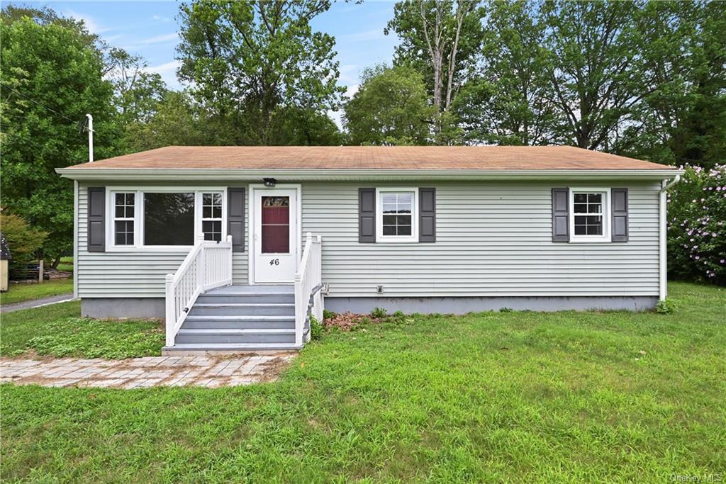 a view of a house with a yard