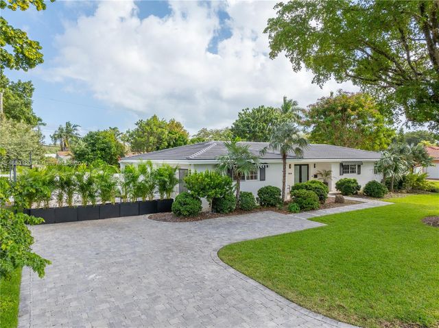 $2,380,000 | 13041 Southwest 70th Avenue | Pinecrest