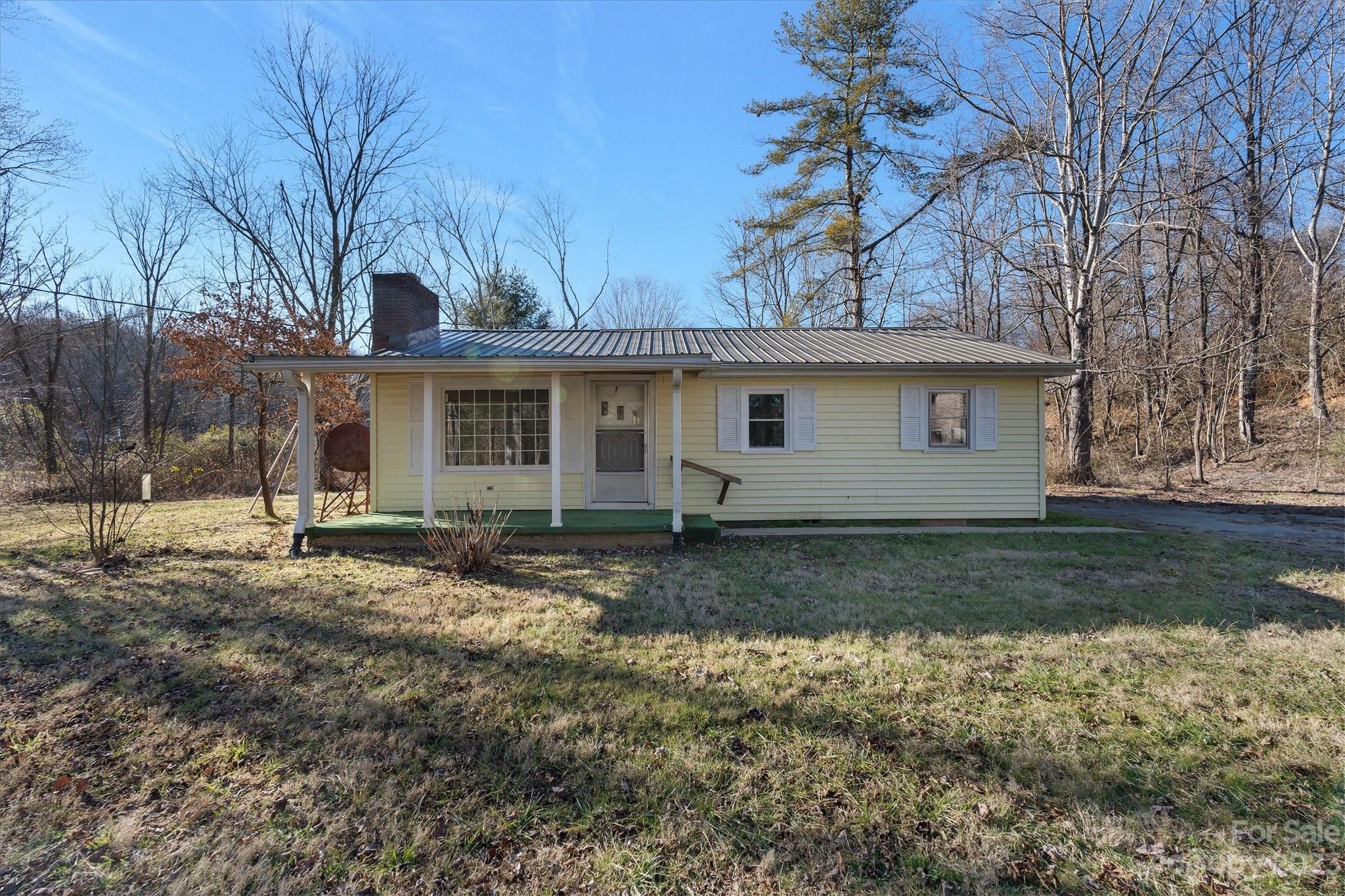 a view of a house with a yard