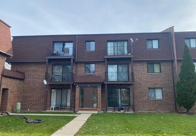 $230,000 | 503 McHenry Road, Unit 2A | Wheeling