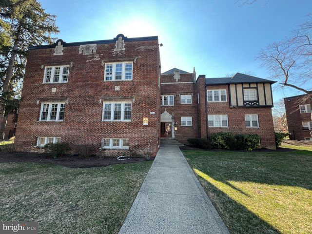 $199,900 | 236 Farragut Street Northwest, Unit 202 | Petworth