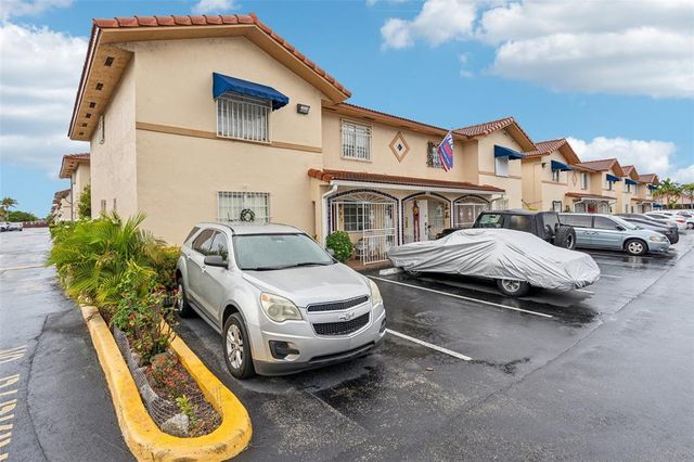 $335,000 | 2208 West 74th Street, Unit 10221 | Hialeah