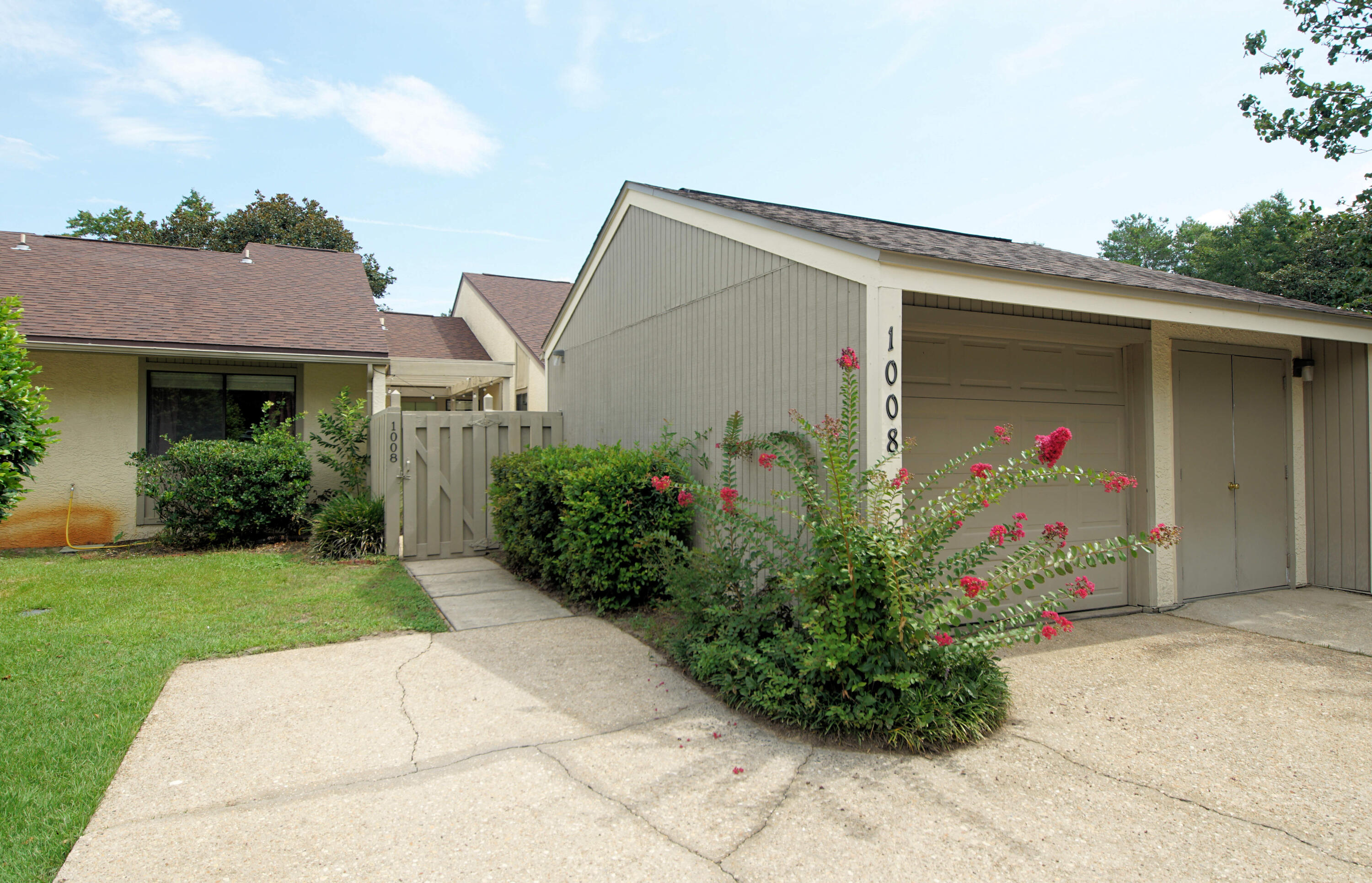 a front view of house with yard