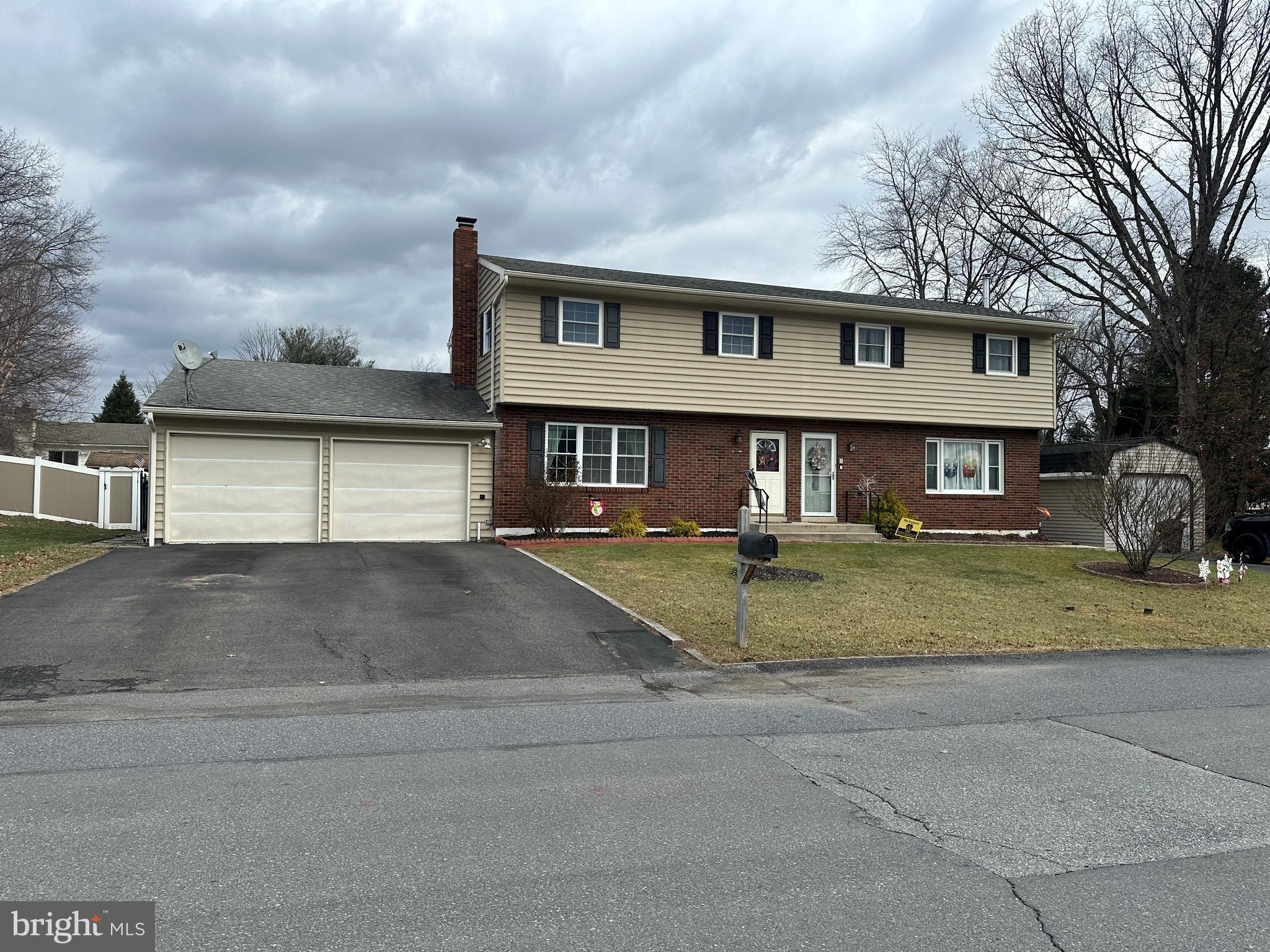 a view of a yard in front of a house