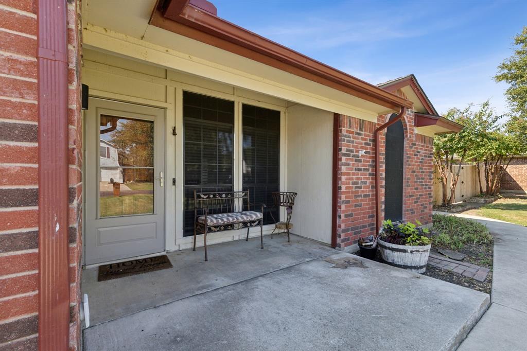 a view of house with outdoor space and porch