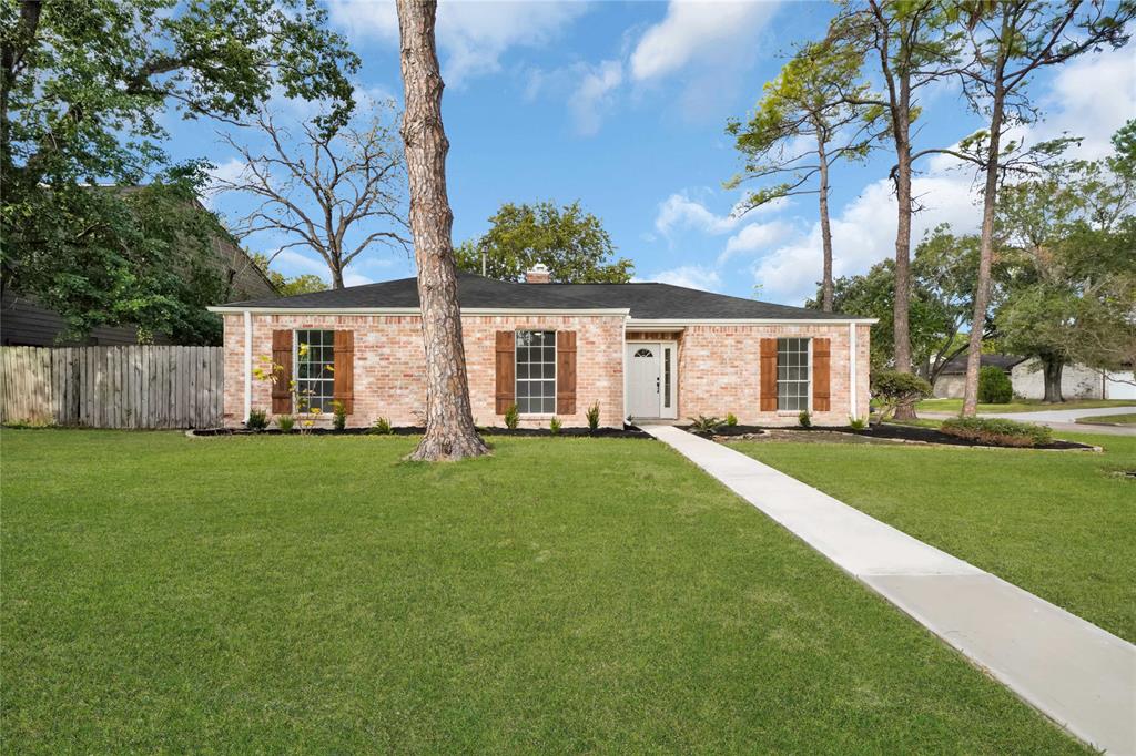 a view of a house with a back yard