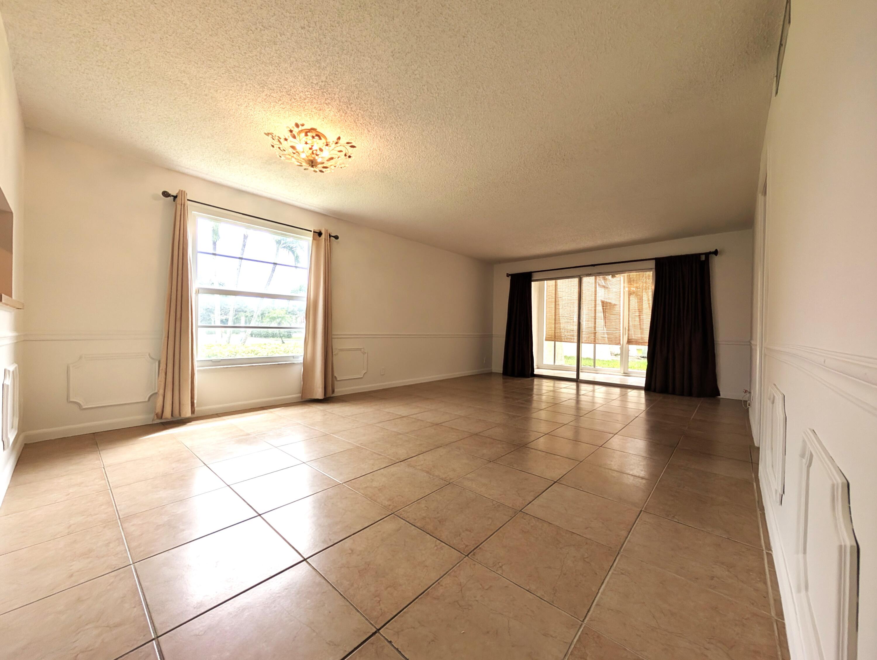 Spacious Dinning Living Area