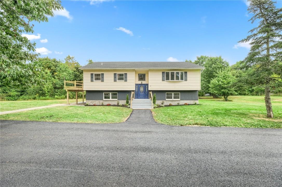 Raised ranch featuring a front yard