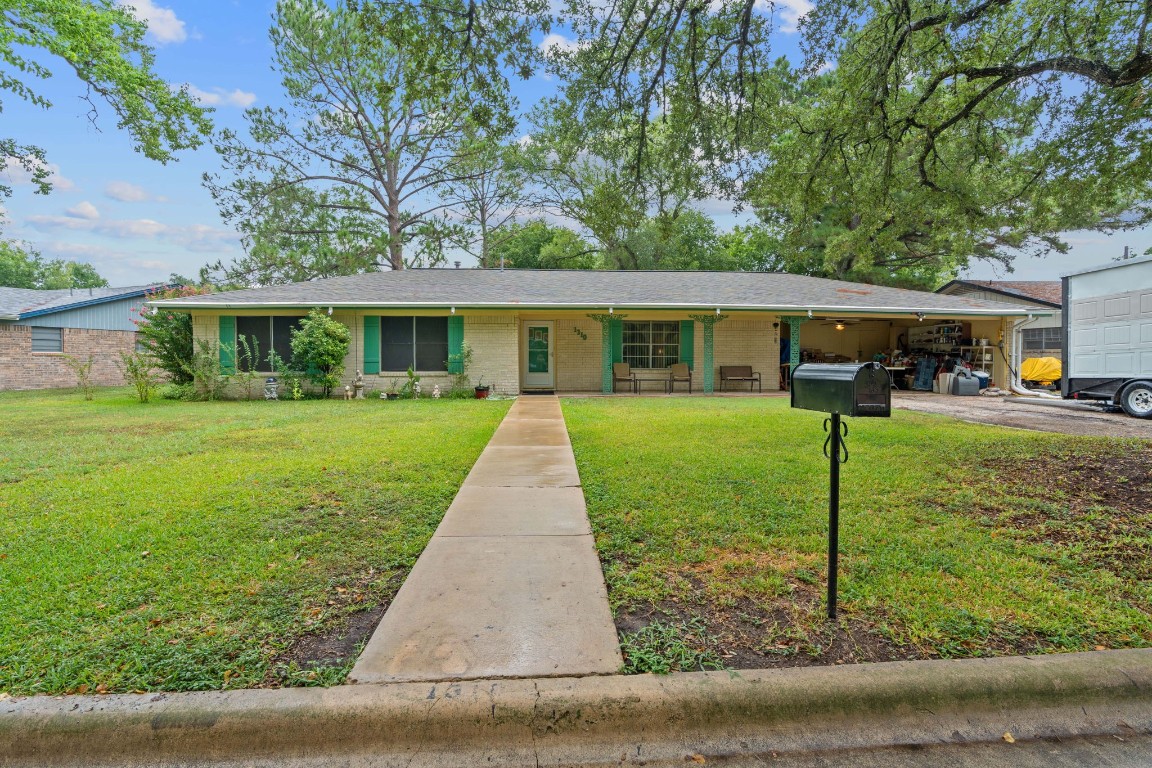 a front view of house with yard