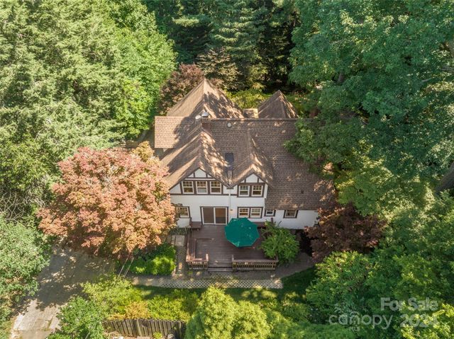 $1,900,000 | 108 Lakewood Drive | Kenilworth