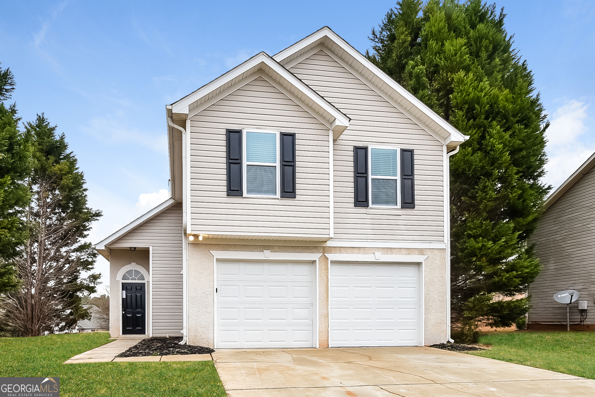 a front view of house with yard