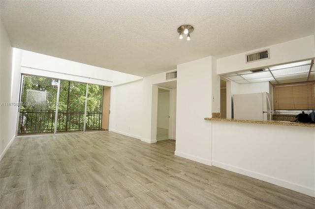 $1,800 | 8841 West Flagler Street, Unit 406 | The Greens